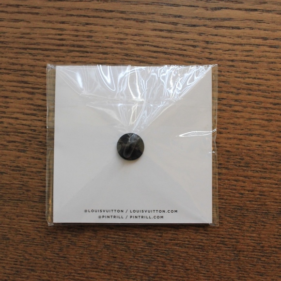 Louis Vuitton Pin - Picture 3 of 4
